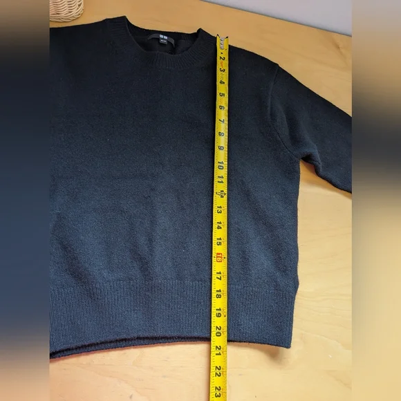 UNIQLO Black Crewneck Women Size XS 100% Wool Long Sleeve - Picture 8 of 9